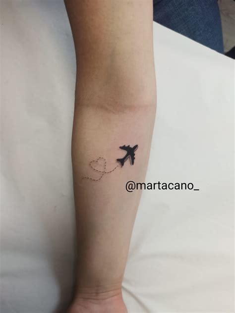 Tattoo Avion Minimalismo Circe Tattoo