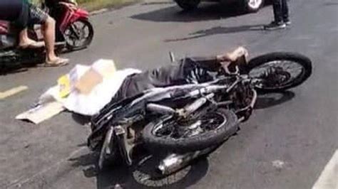 Gagal Nyalip Pengendara Motor Meninggal Usai Terlindas Truk Di Jalan