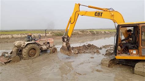 Swaraj Fe Tractor Stuck In Mud Pulling By Jcb Cat Beku Tractor