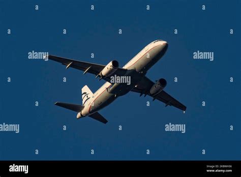 Aegean Airlines Airbus A320 Volando Sobre La Ciudad De Tesalónica Para