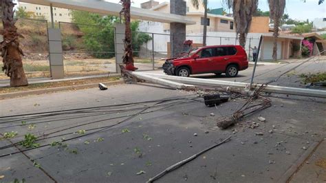 Conductor Derriba Poste De Cfe Tras Chocar En La Colonia Chapultepec De