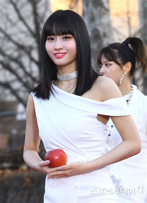 Twice Momo 8th Gaon Chart Music Awards Red Carpet 🍎