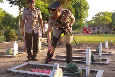 Contoh Puisi Pahlawan Tanpa Tanda Jasa Menyentuh Hati Sedih