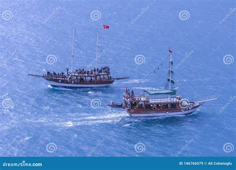 Barcos En El Mar Mediterr Neo Imagen De Archivo Imagen De Verano