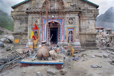 Kedarnath Temple after the Flood - Trawel India Mails