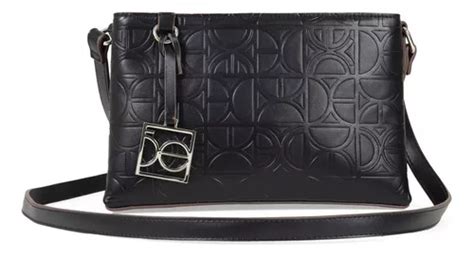 Bolsa Crossbody Mujer Cloe Monograma Troquelado Con Charm Color Negro