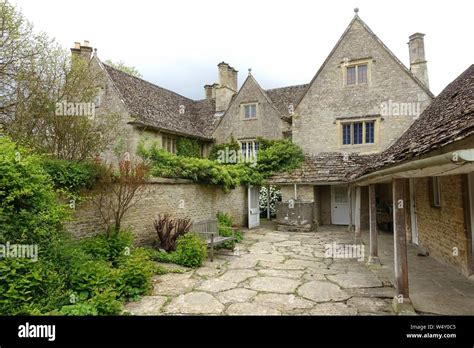 Courtyard Kelmscott Manor Oxfordshire England Stock Photo Alamy