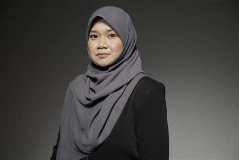 Biodata Menteri Pendidikan Fadhlina Sidek