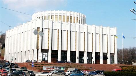 Адміністрація Президента переїде в Український дім - Останні та ...