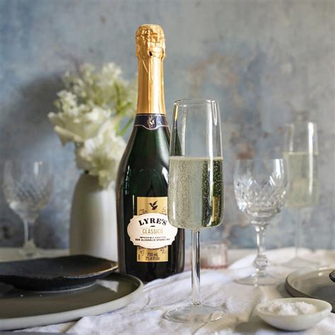 Non-Alcoholic Sparkling Wine - Lyres Classico Grande · No & Low