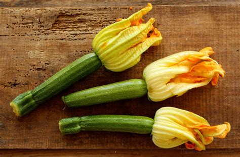 Fiori Di Zucca In Pastella Di Birra Zucchini Flowers In Beer Batter