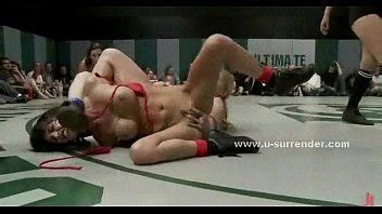 Salvajes y desagradables lesbianas follan después de la lucha libre XVIDEOS