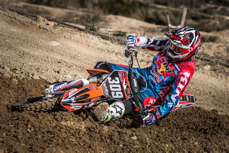 Mitas Lance Une Nouvelle Gamme De Pneus D Di S Au Motocross Motocross