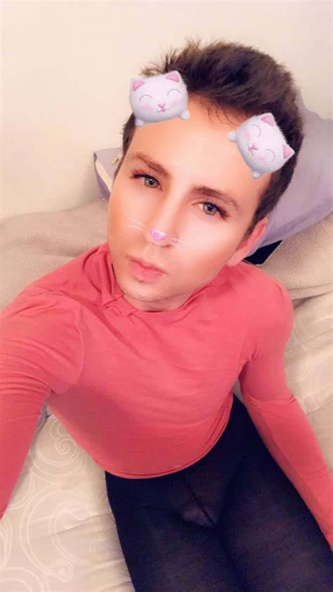 SISSYFORMEN BLOGGER GAY ADULT ENTERTAINER