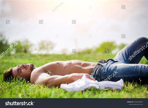 Good Looking Shirtless Fit Male Model Foto Stock 1060950881 Shutterstock