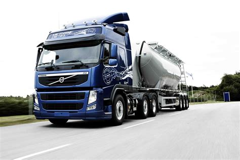 Volvo Truck Wallpapers Top Free Volvo Truck Backgrounds Wallpaperaccess