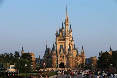 A Guide To Tokyo Disneyland And Tokyo DisneySea For First Timers