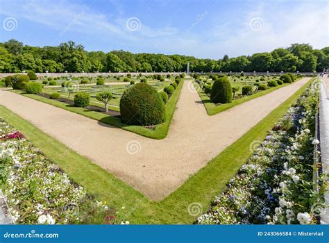 Gardens of Chenonceau Castle Chateau De Chenonceau in Spring, Loire ...