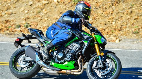 Yamaha MT 09 Vs Kawasaki Z900 Siapakah Fighter Supernaked Sebenar