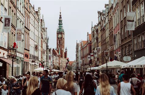 POLIS contributes to new reports on tourism and freight after COVID-19 ...