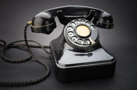 Gammal svart telefon fotografering för bildbyråer. Bild av nostalgi ...