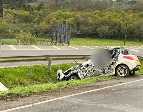 Carro Sai Da Pista E Colide Mureta Na Br Em Prudent Polis