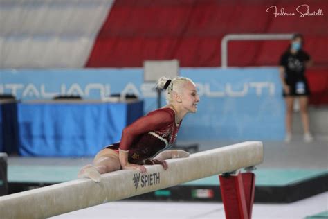 Giorgia Villa Oro Con Le Fate Azzurre Agli Europei Di Ginnastica