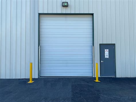 Steel Pipe Safety Bollards For Loading Dock Overhead Doors