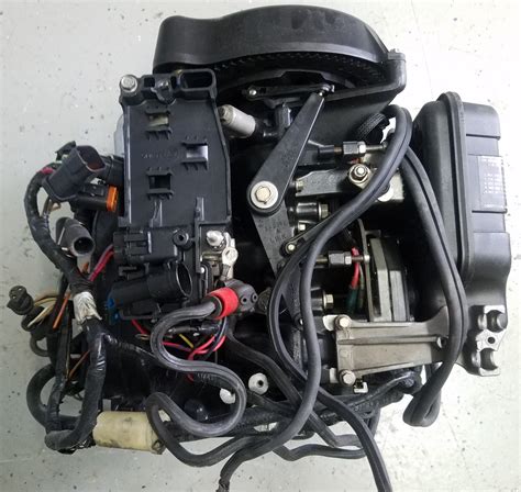 438067 Johnson Evinrude 1996 2001 Fully Dressed Powerhead 35 HP 3 Cyl