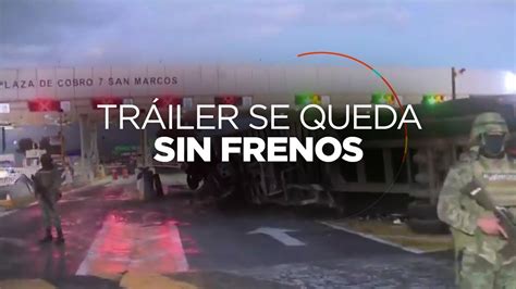 Tráiler se queda sin frenos y se estampa cerca de la caseta de la