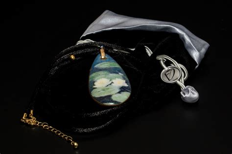 Pendentif Claude Monet Nympheas M Daillon En Porcelaine