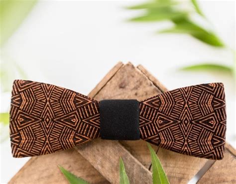 Stylish wooden bow tie for modern gentlemen | BeWooden