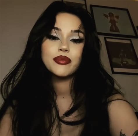 Maggie Lindemann In 2024 Sultry Makeup Show Makeup Seductive Makeup