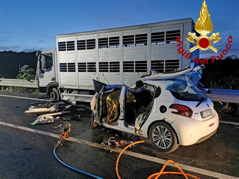 Tragico Incidente A Francofonte Morti Nello Scontro Tra Auto E