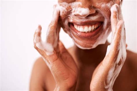 Best Facial Cleanser For African American Skin 2025