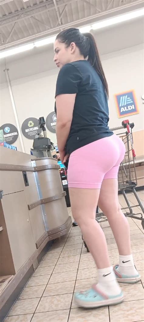 Latina Pink Shorts Laughs Gives Good Show Oc Short Shorts Volleyball Forum