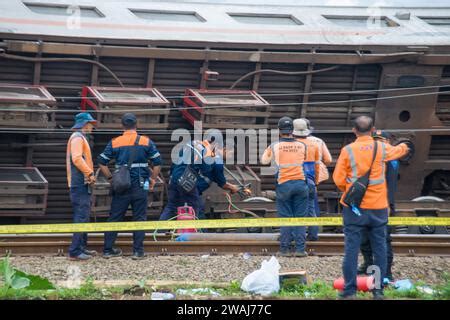 Bandung Indonesien Januar Rettungskr Fte Arbeiten Am Ort Eines