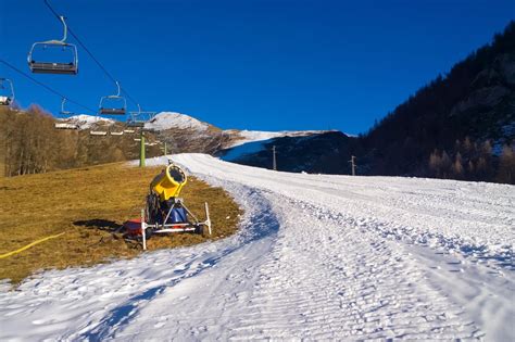 V Ve Jem Delu Evrope Zabele Ili Rekordno Visoke Temperature Hudo