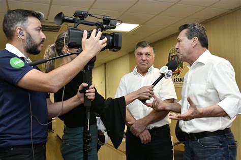 CELSO POZZOBOM DA COLETIVA PARA A IMPRENSA E APRESENTA SECRETÁRIO DE