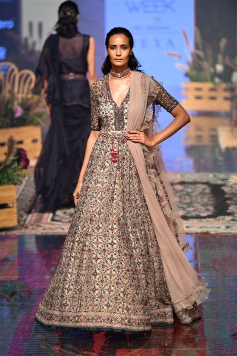 Ridhi Mehra At Lakmé Fashion Week Winterfestive 2019 Page 2 Vogue India Lakme Fashion