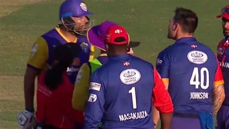 Mitchell Johnson And Yusuf Pathan Engage In Ugly Fight मिचेल जॉनसन और