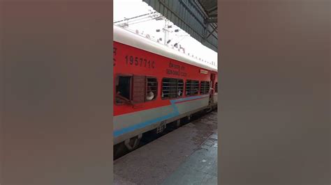 12707 Sampark Kranti Express Arrived In Bhopal Jn Railway Station