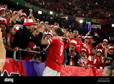 Marko Arnautovic Of Austria Mit Den Fans Uefa Euro Group Stage