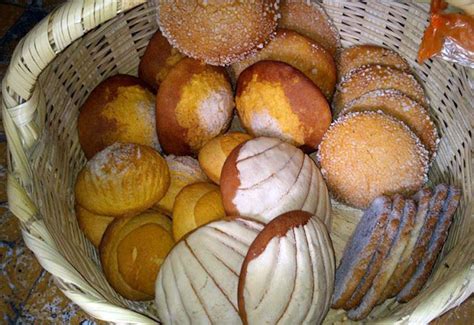 Jaime Ramos Méndez Canasta de pan dulce en Tangancícuaro Michoacán