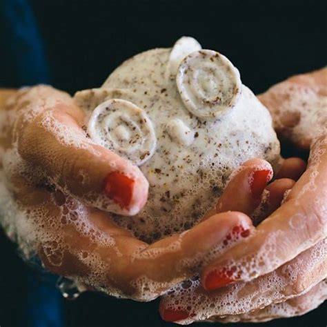 15 idées pour fabriquer un savon facilement Savon fait maison Fait