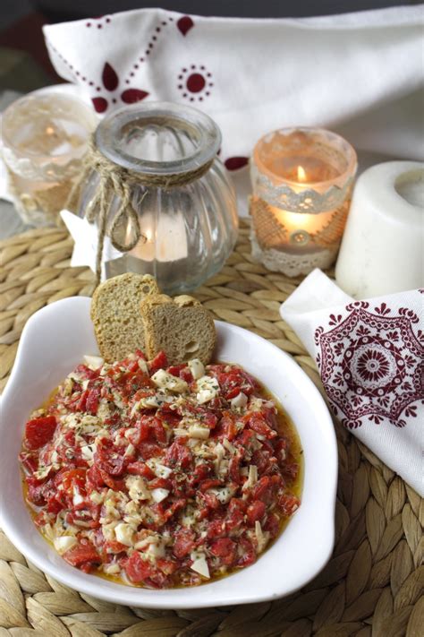 Ensalada de pimientos asados atún o bonito y huevo aliñados Recetas