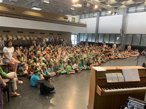 Gl Cksvorf Hrung In Der Aula Heinrich Seliger Schule