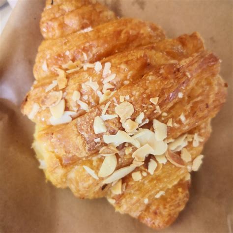 Dolce Bakery Almond Croissant Reviews Abillion