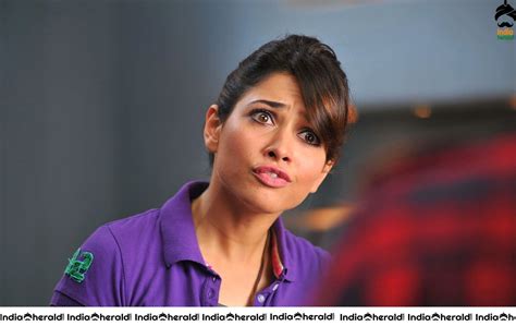 Tamanna Shows Her Hot Expressions And Lustful Assets In The
