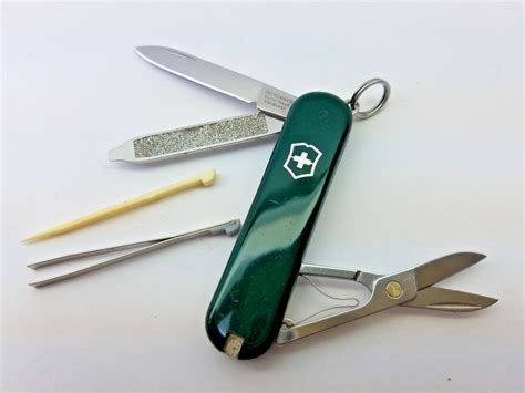 Hunter Green Victorinox Swiss Army Knife Classic Sd Multi Tool Knife 2